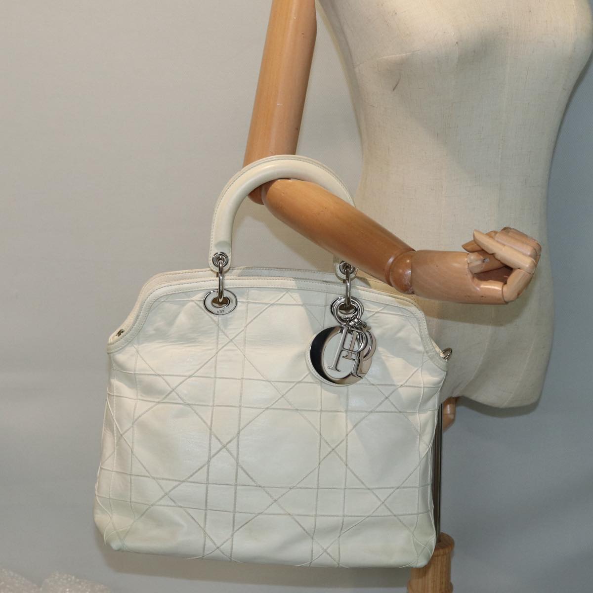 Christian Dior Lady Dior Canage Hand Bag Leather White Silver Auth bs17855