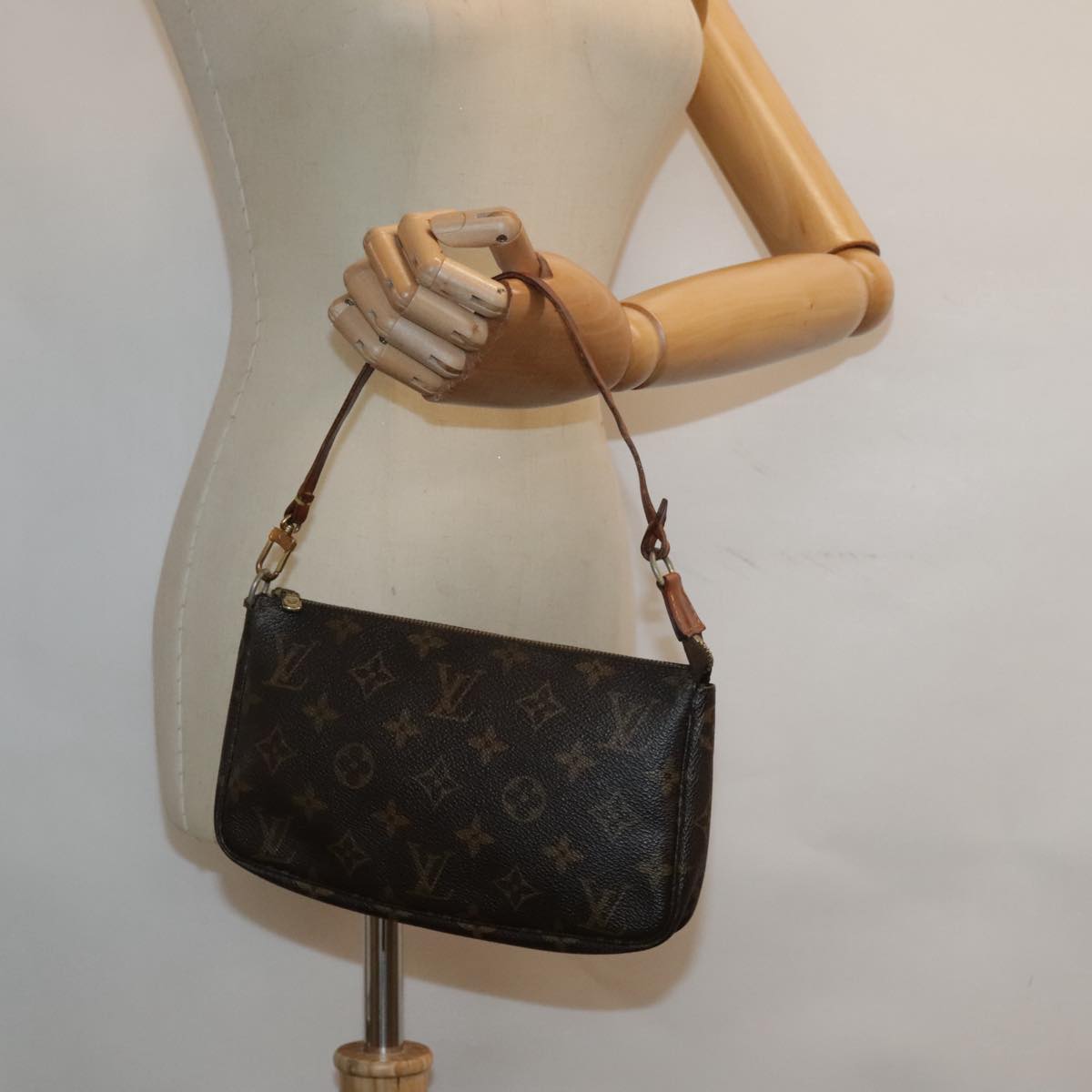 LOUIS VUITTON Monogram Pochette Accessoires Pouch M51980 LV Auth bs18425