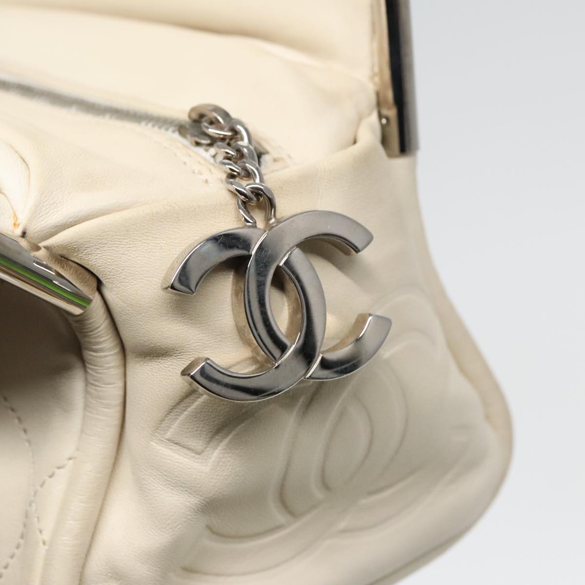 CHANEL Matelasse Hand Bag Leather White Silver CC Auth bs18457