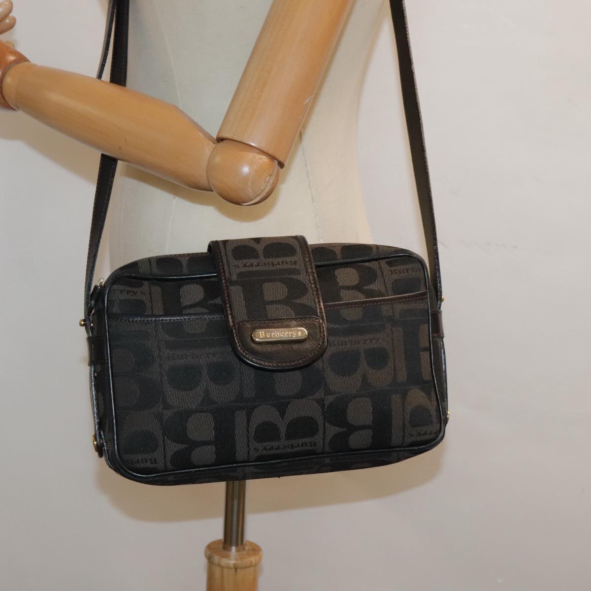 Burberrys Shoulder Bag Canvas Gold Black Auth bs18589