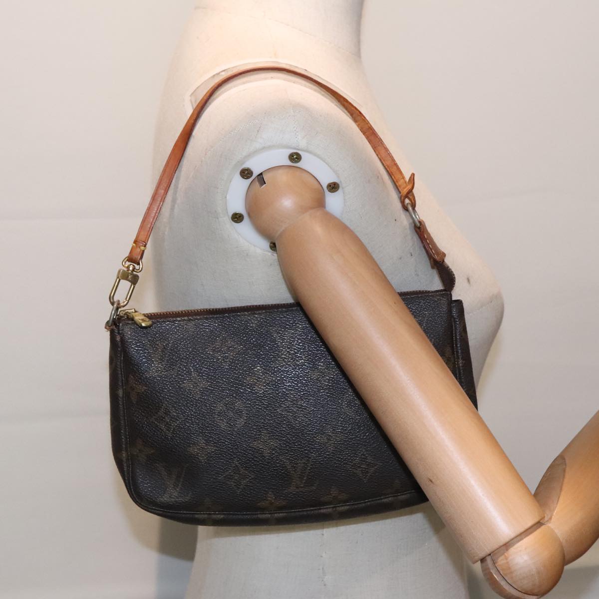 LOUIS VUITTON Monogram Pochette Accessoires Pouch M51980 LV Auth bs18775