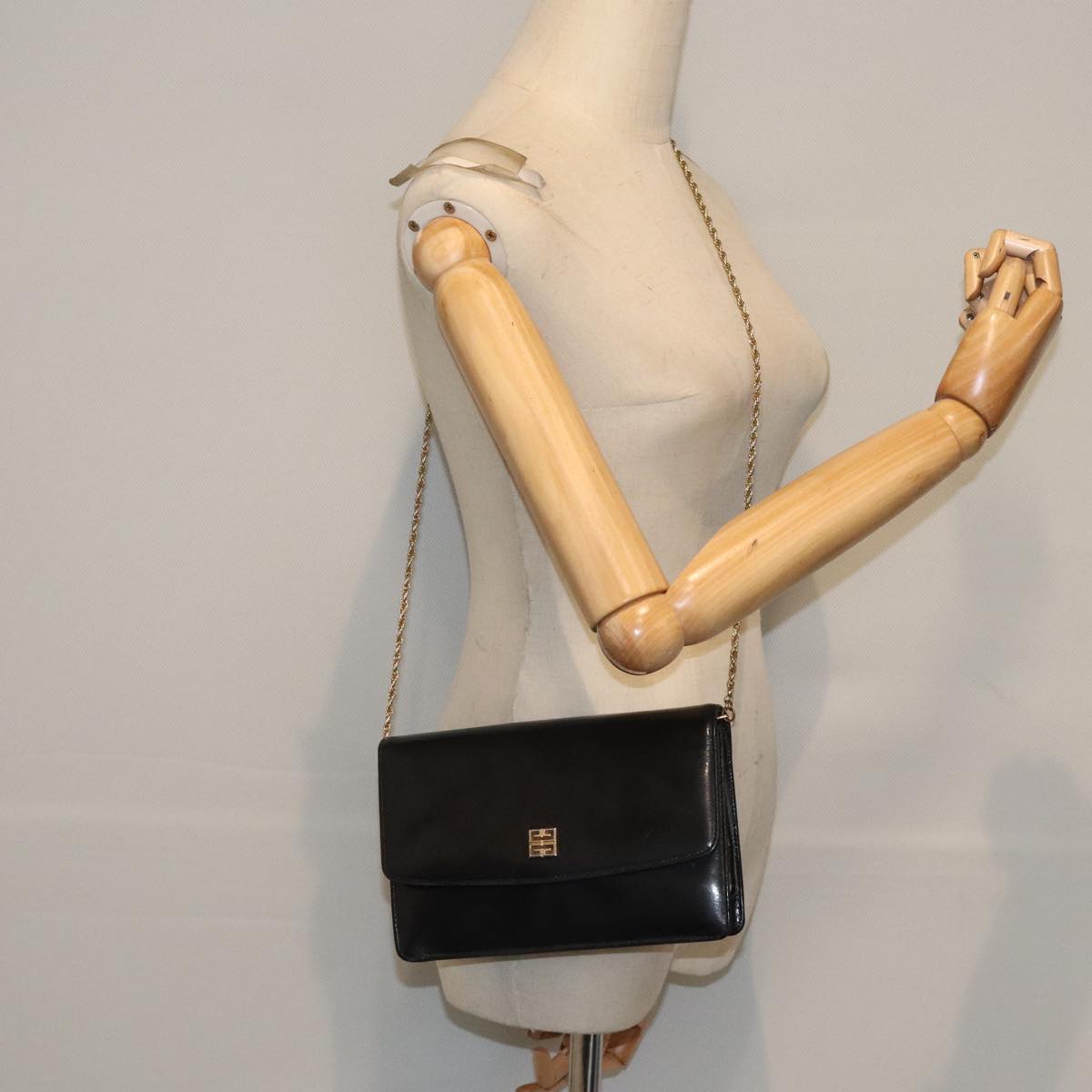 GIVENCHY Chain Shoulder Bag Leather Black Gold Auth bs18851