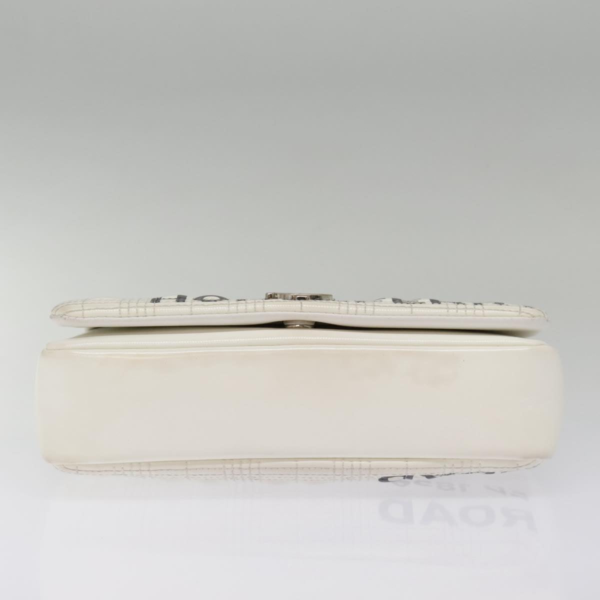 BURBERRY Roller Chain Shoulder Bag Patent leather White Silver Auth bs18894