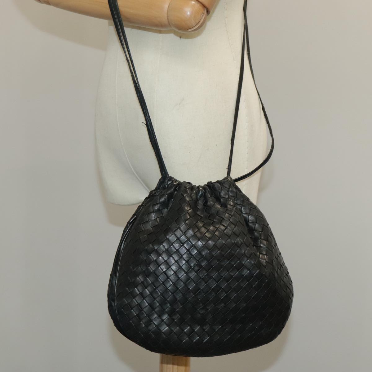 BOTTEGA VENETA INTRECCIATO Shoulder Bag Leather Black Auth bs19879