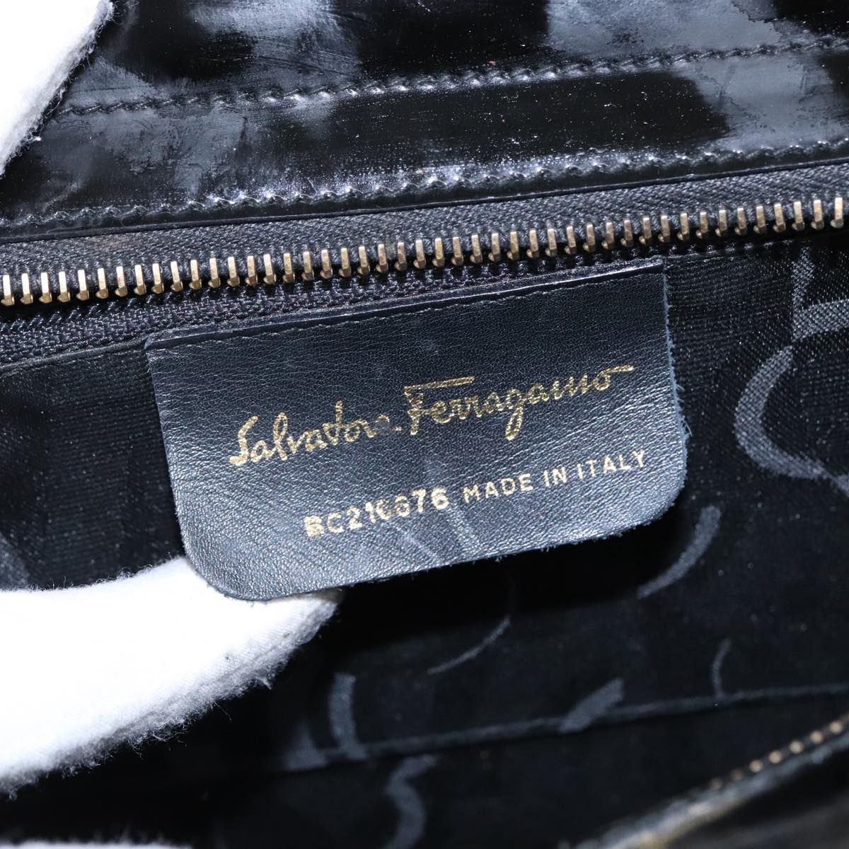 Salvatore Ferragamo Shoulder Bag Enamel Black Gold Auth bs19918