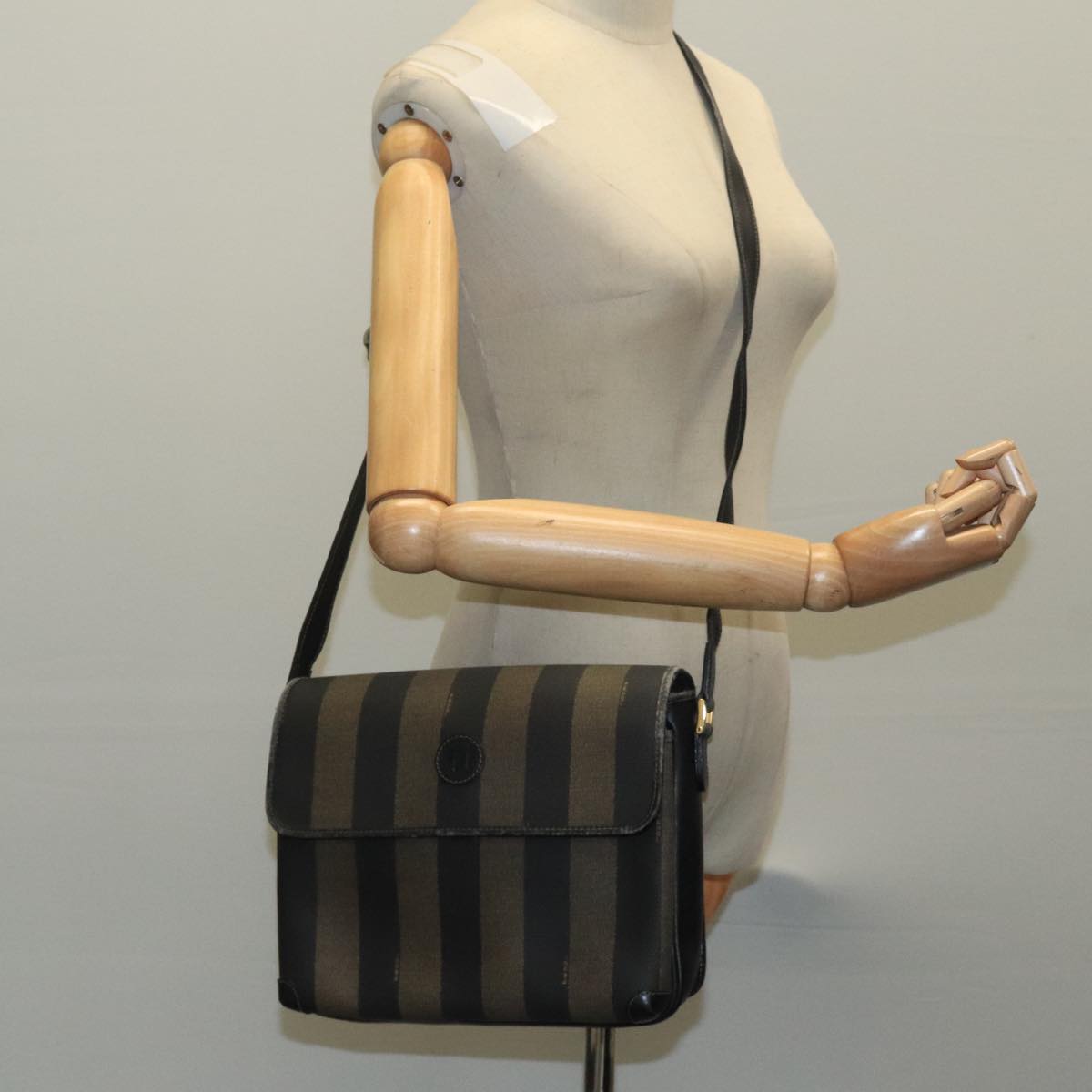FENDI Pecan Canvas Shoulder Bag Brown Black Auth bs20143