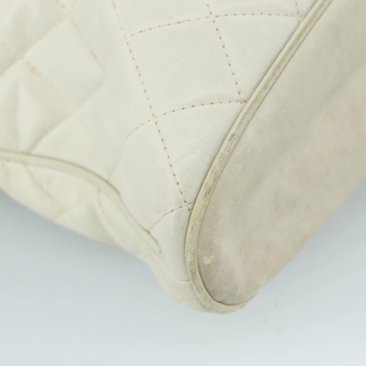 CHANEL Matelasse Chain Shoulder Bag Leather White Gold CC Auth bs20903