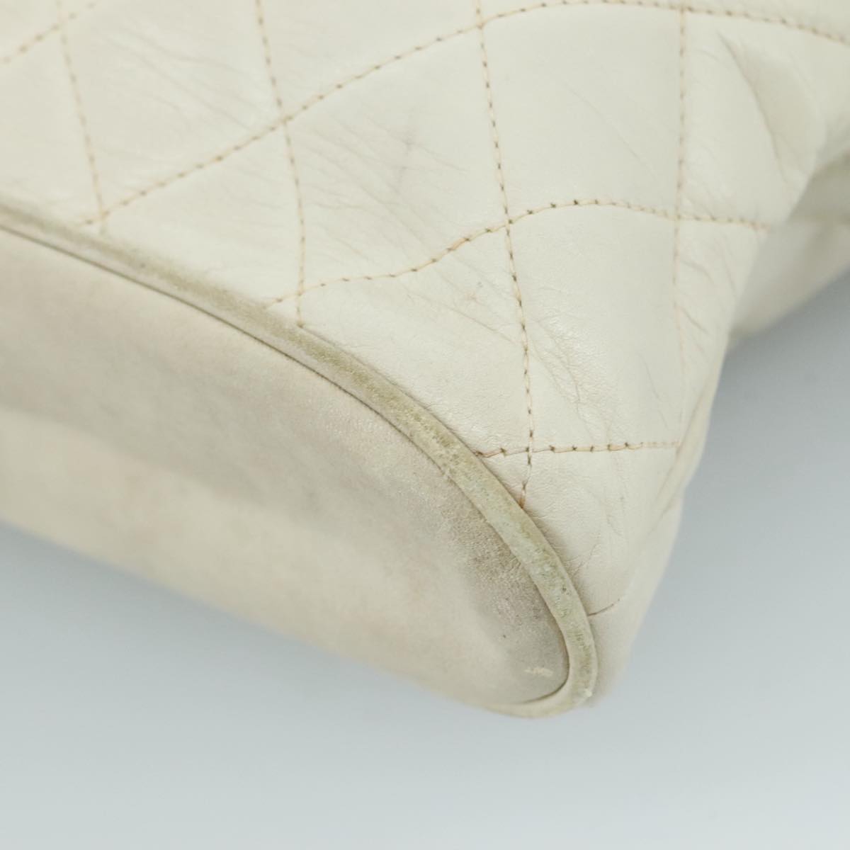 CHANEL Matelasse Chain Shoulder Bag Leather White Gold CC Auth bs20903