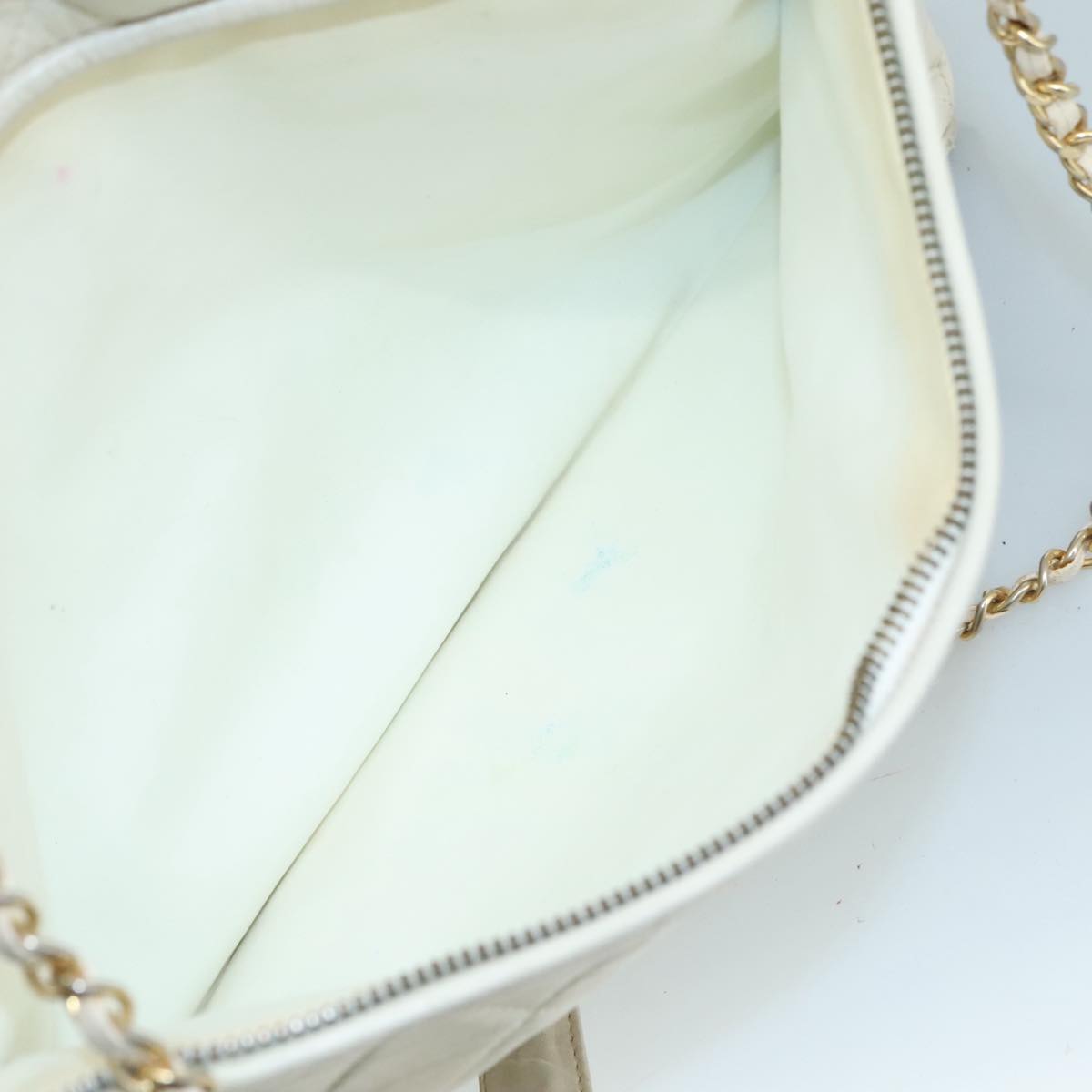 CHANEL Matelasse Chain Shoulder Bag Leather White Gold CC Auth bs20903