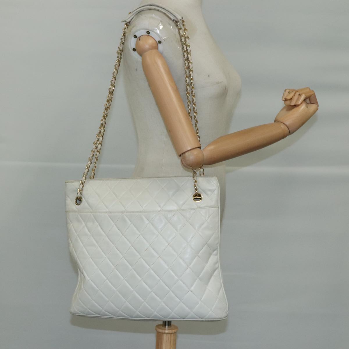 CHANEL Matelasse Chain Shoulder Bag Leather White Gold CC Auth bs20903