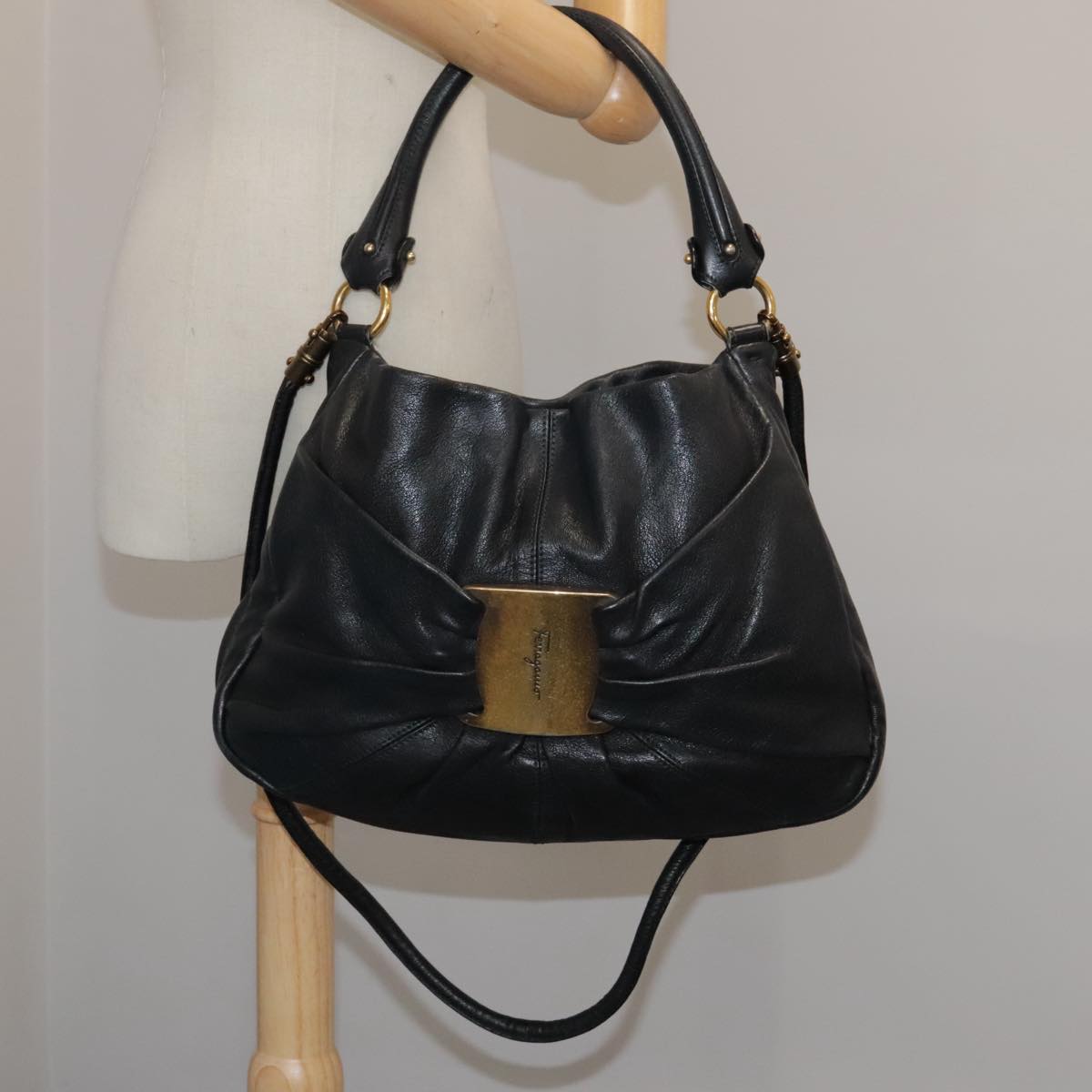 Salvatore Ferragamo Vala Hand Bag Leather 2way Black Gold Auth bs20937