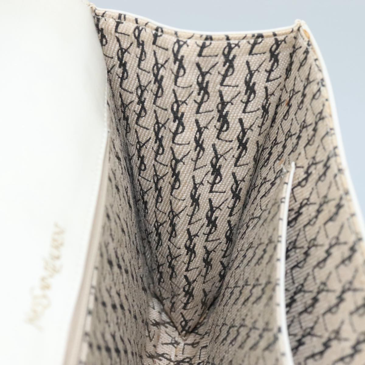 SAINT LAURENT Clutch Bag Leather White Auth bs21008