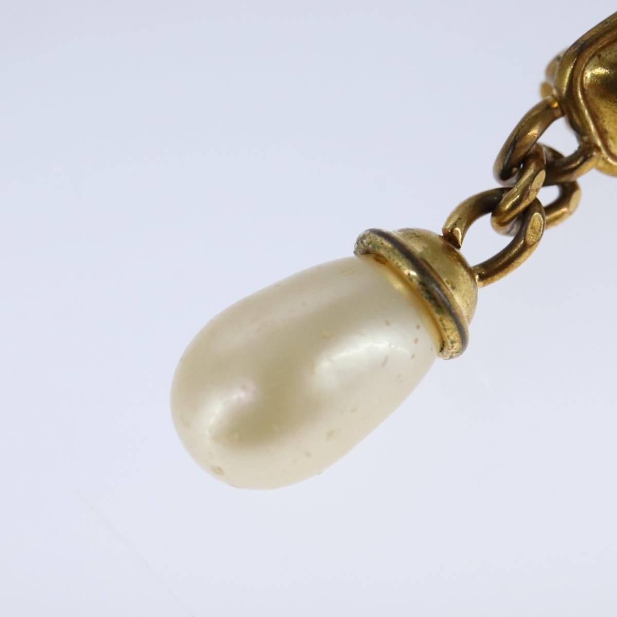 CHANEL Earring metal Gold Tone CC Auth bs21164