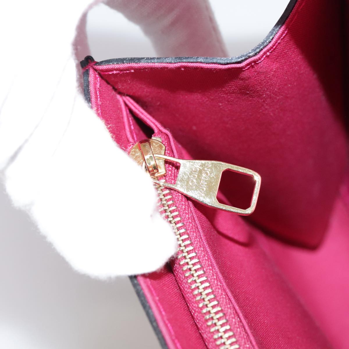 LOUIS VUITTON Pochette Louise EW Bag Patent Rose Andian M94270 LV Auth bs21225V