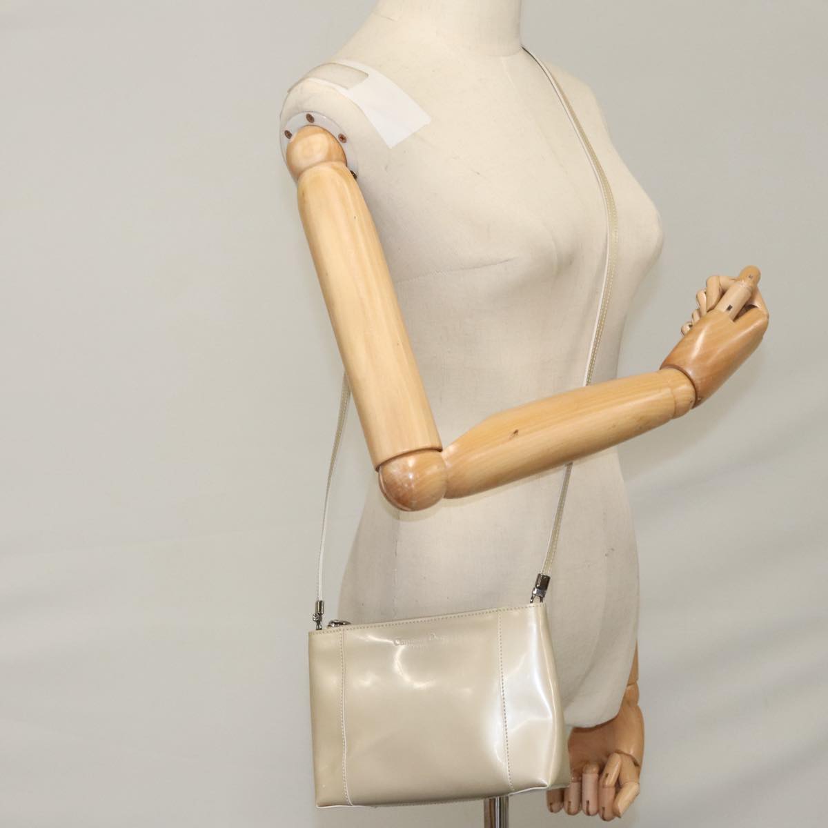 Christian Dior Shoulder Bag Patent leather Beige Silver Auth bs21422
