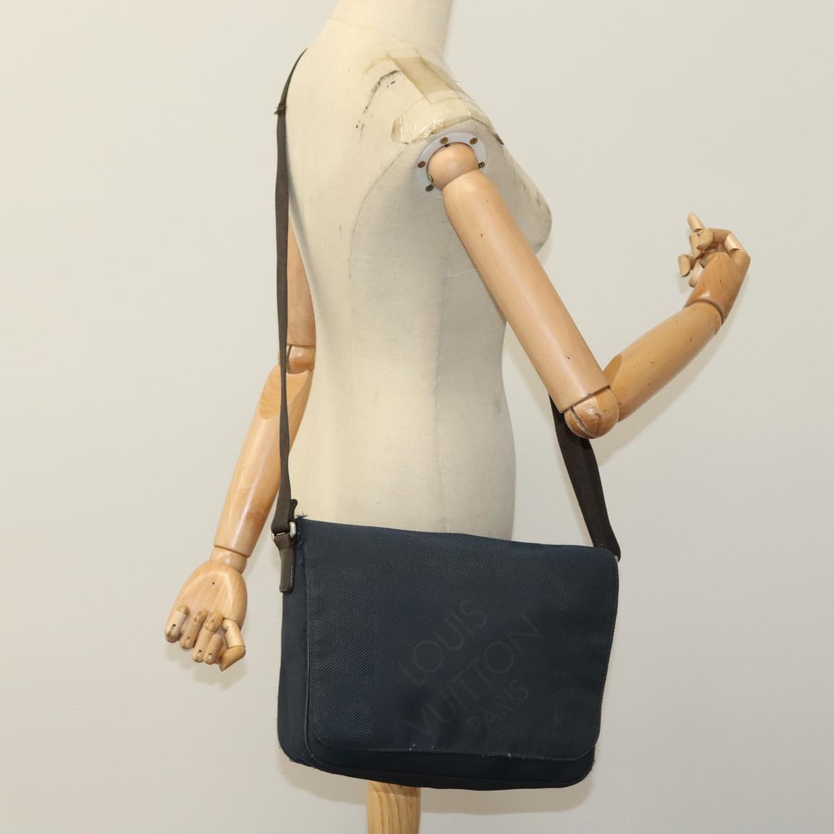 LOUIS VUITTON Damier Geant Petite Message Shoulder Bag Navy N41127 Auth bs21447
