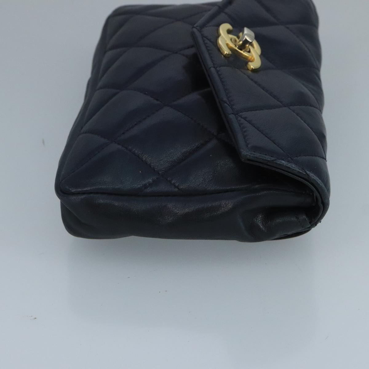 CHANEL Matelasse Waist bag Lamb Skin Navy CC Auth bs21663