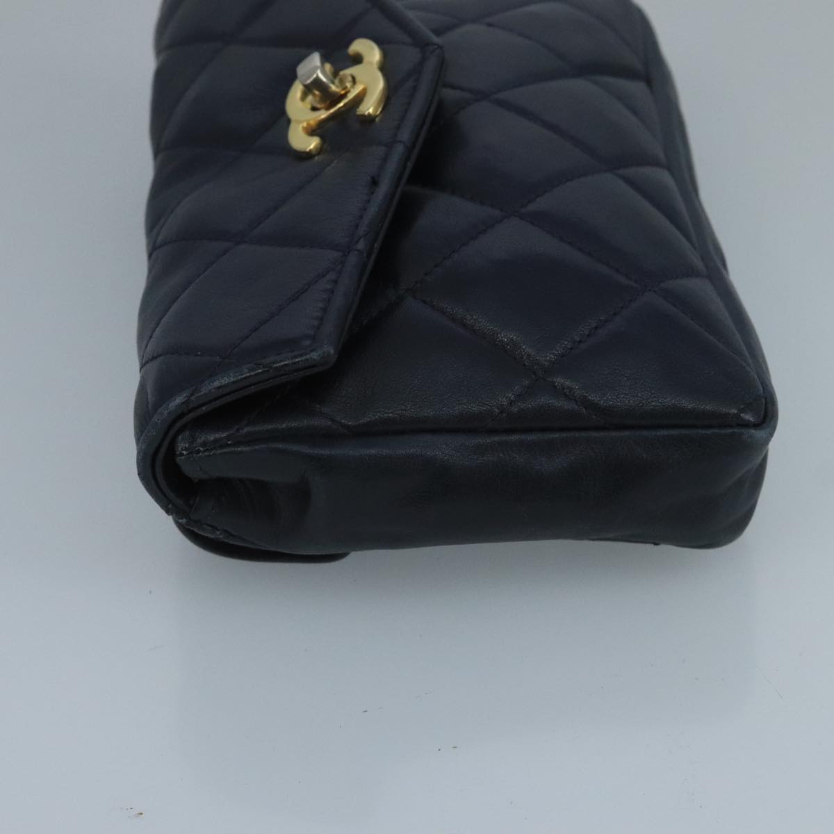 CHANEL Matelasse Waist bag Lamb Skin Navy CC Auth bs21663