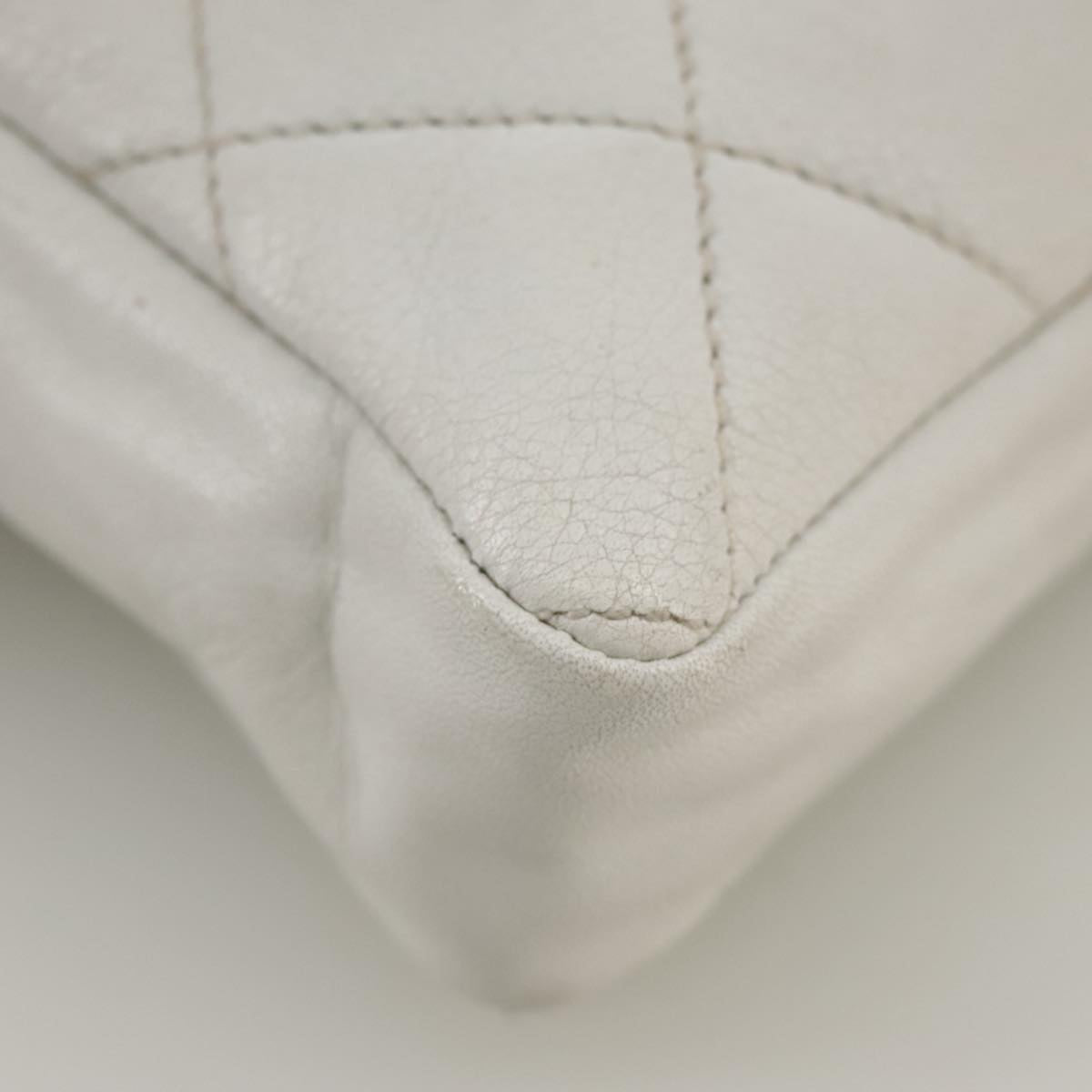 CHANEL Matelasse Waist bag Lamb Skin White CC Auth bs21712