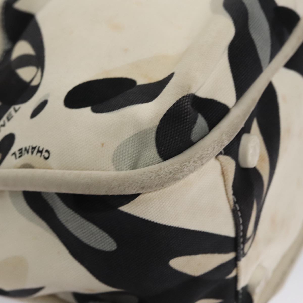 CHANEL Tote Bag Canvas White Black Silver CC Auth bs22011