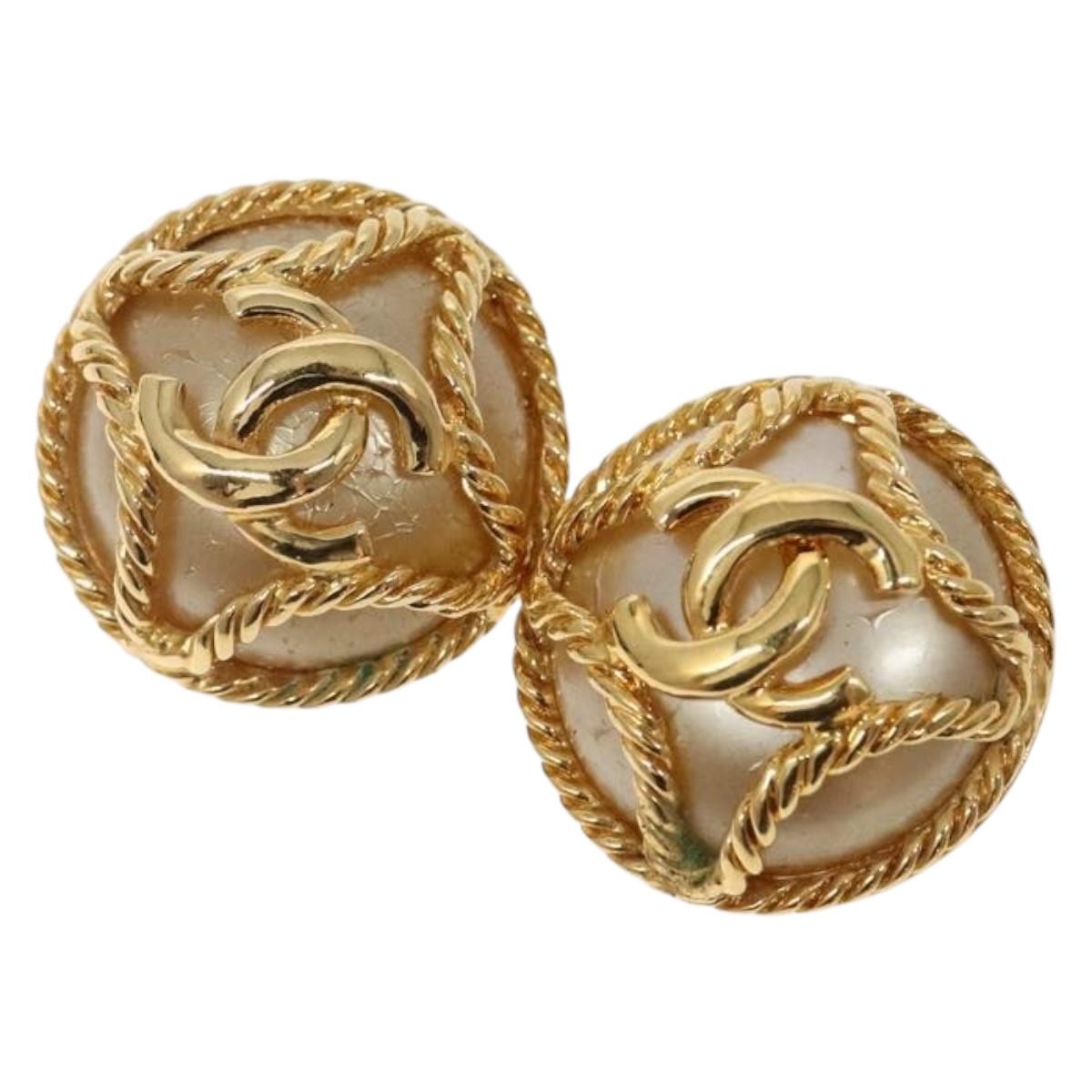 CHANEL Earring metal Gold CC Auth bs29159