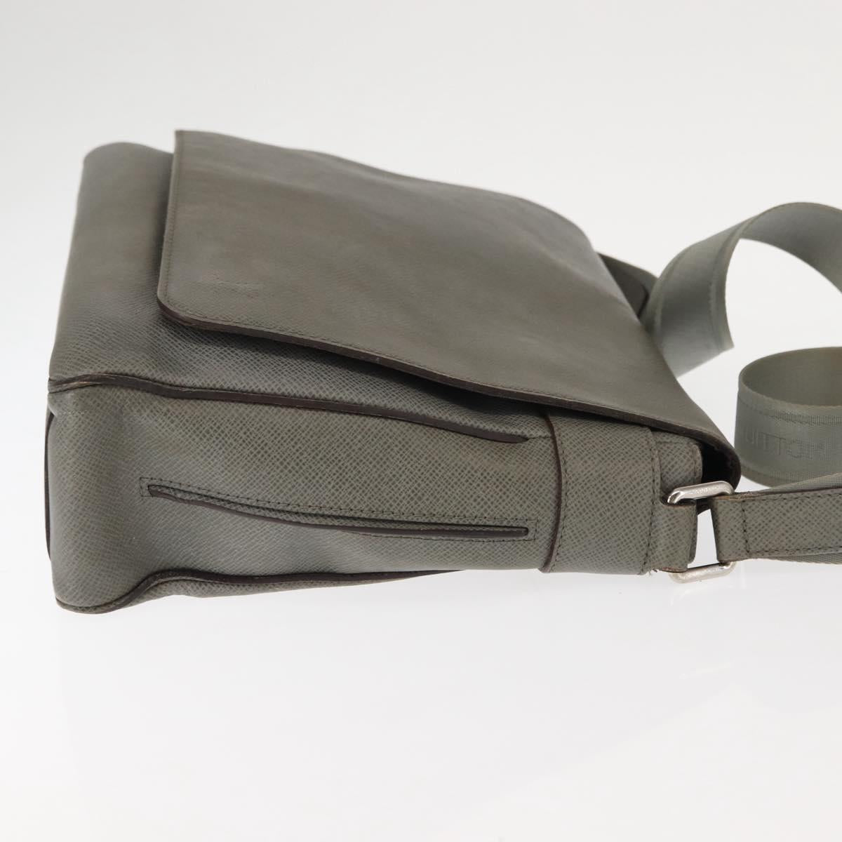 LOUIS VUITTON Taiga Leather Roman GM Shoulder Bag Gracie M32626 LV Auth bs29523