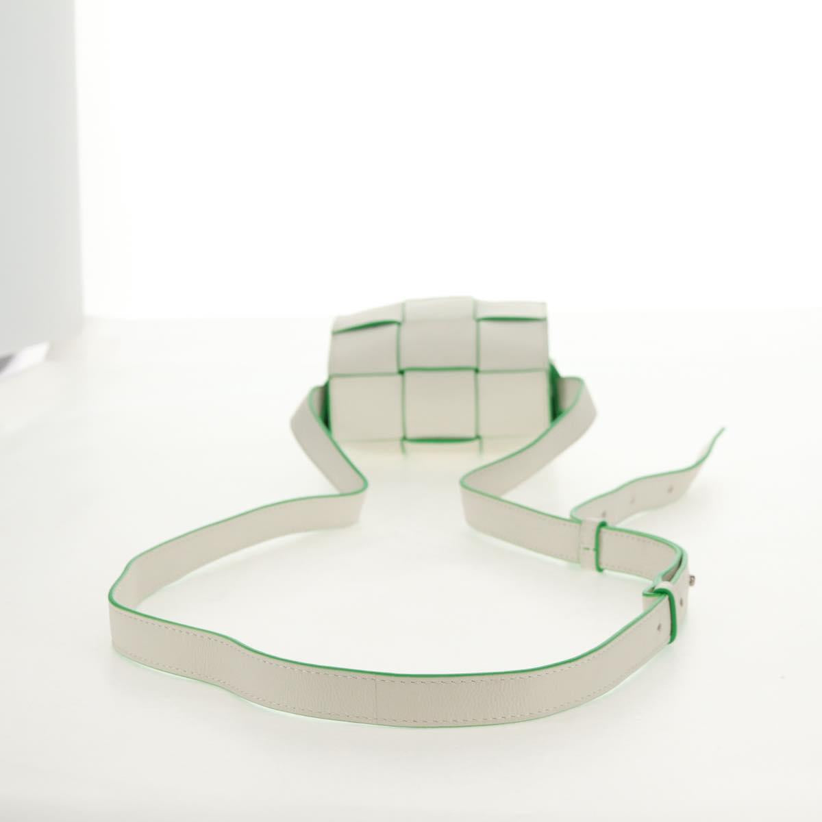 BOTTEGA VENETA MAXI INTRECCIATO Cassette Bag Leather White Green Auth bs30121A