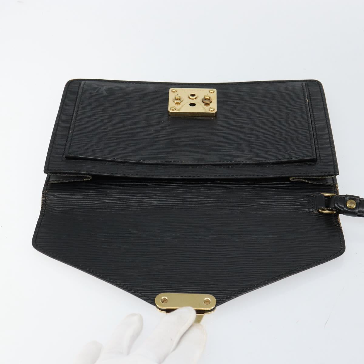 LOUIS VUITTON Epi Serie Dragonne Clutch Bag Black Noir M52612 LV Auth bs31101