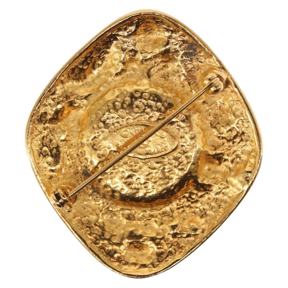 CHANEL Brooch metal Gold Tone CC Auth bs32205