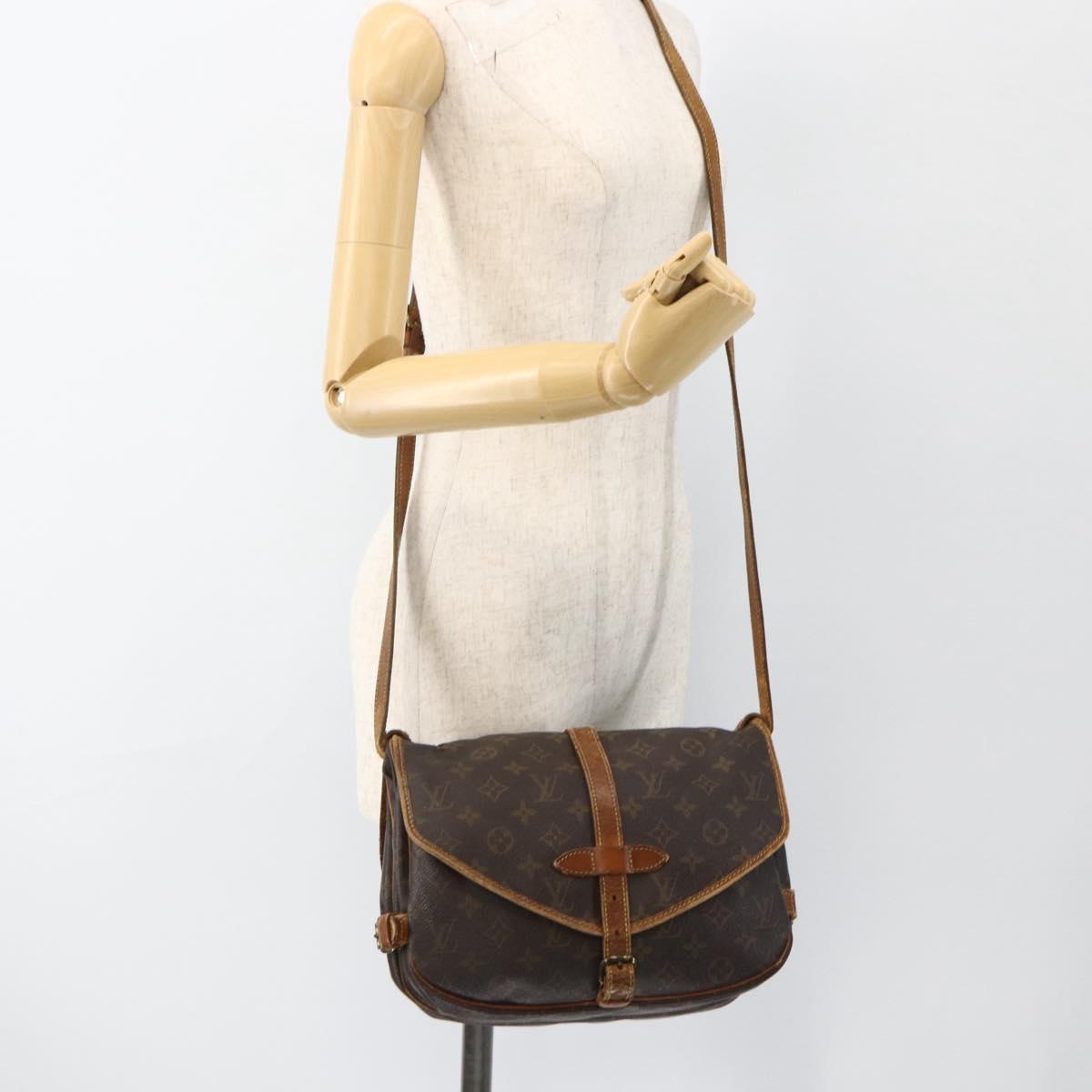 LOUIS VUITTON Monogram Saumur 30 Shoulder Bag M42256 LV Auth bs33502