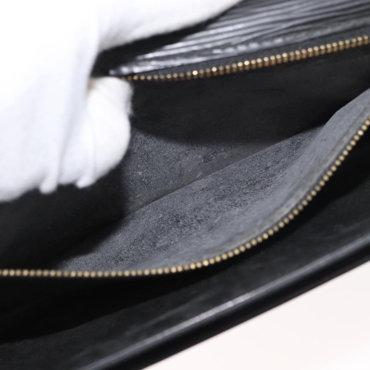 LOUIS VUITTON Epi Serie Dragonne Clutch Bag Black Noir M52612 LV Auth bs35123