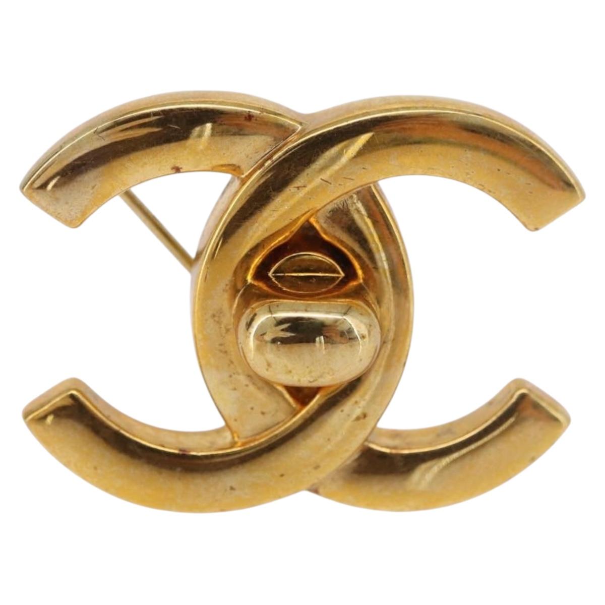 CHANEL Brooch Metal Gold Tone CC Auth bs35423M