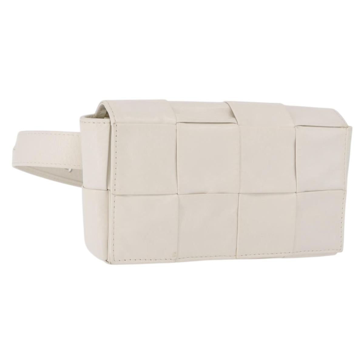 BOTTEGA VENETA MAXI INTRECCIATO Cassette Bag Leather White Silver Auth bs36173A
