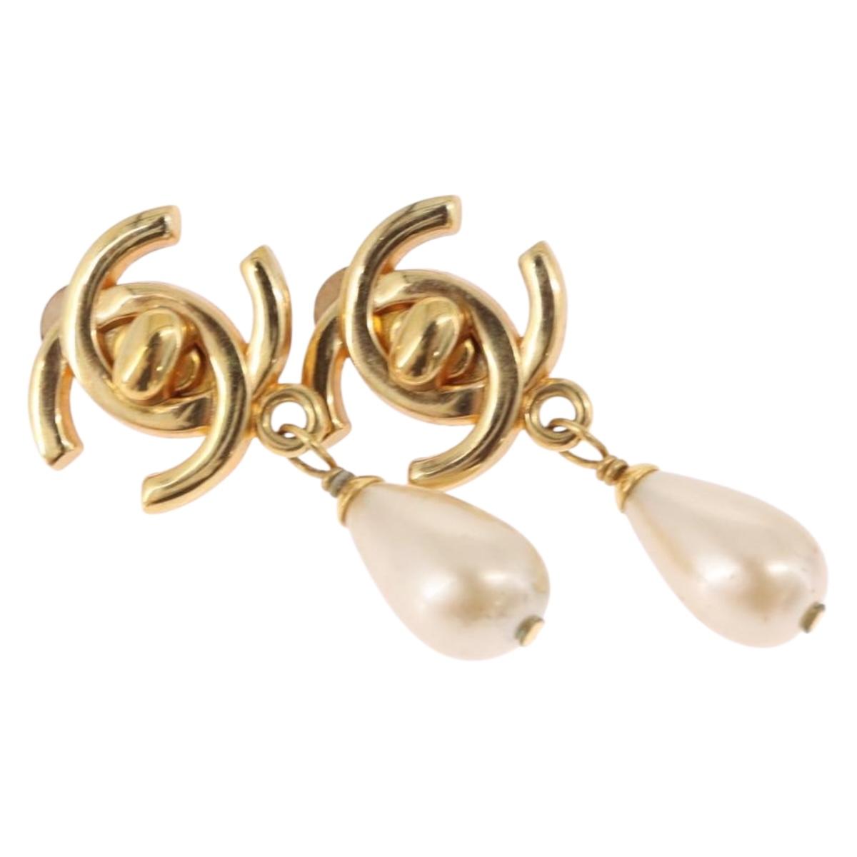 CHANEL Earring Metal Gold Tone CC Auth bs36535V