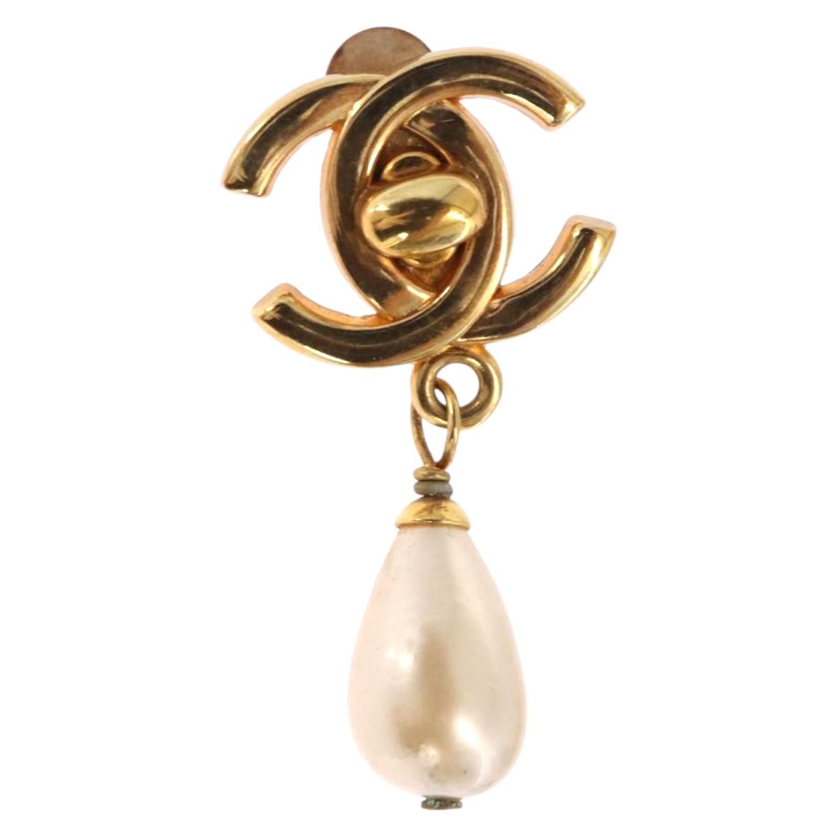 CHANEL Earring Metal Gold Tone CC Auth bs36535V