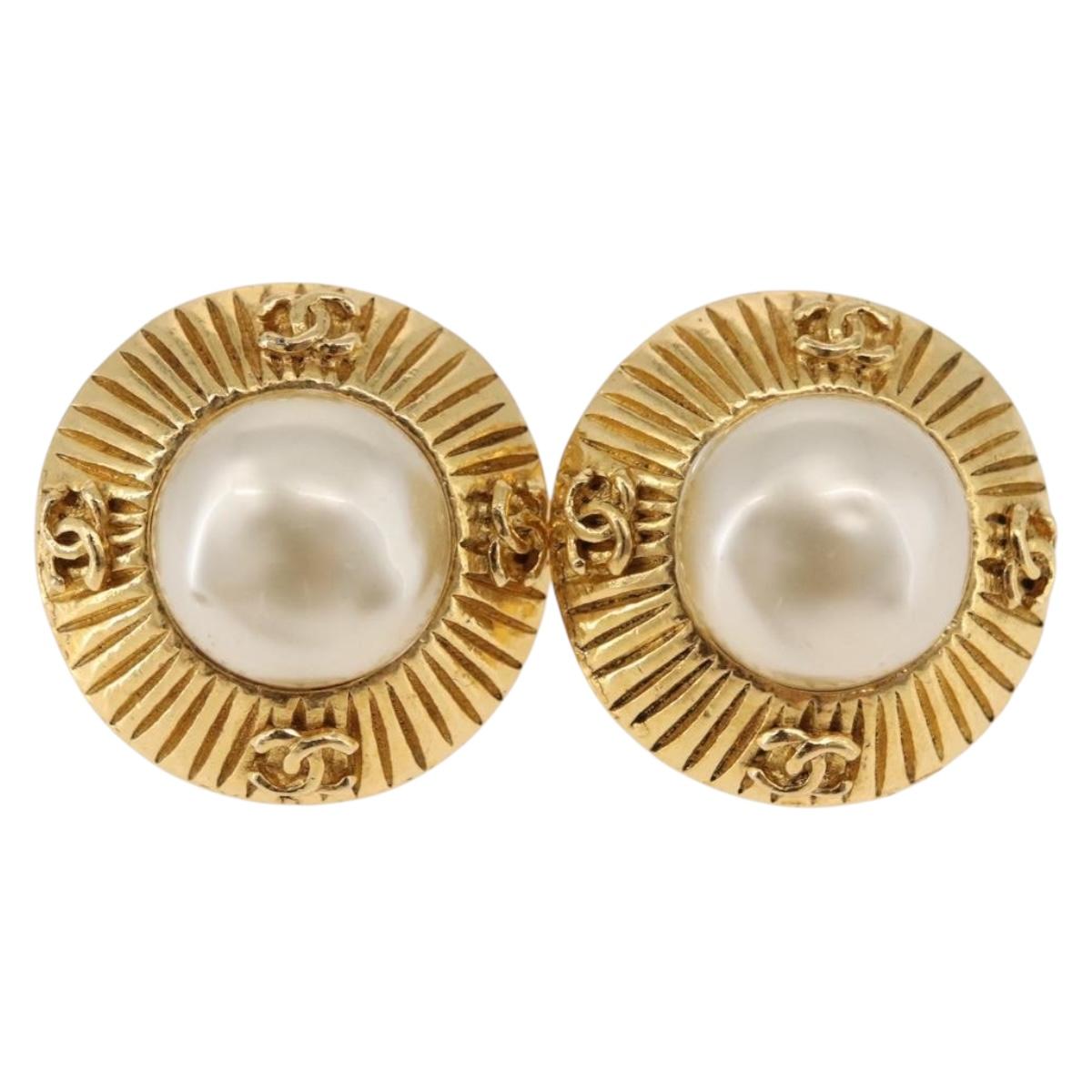 CHANEL Earring Metal Gold Tone White CC Auth bs36536