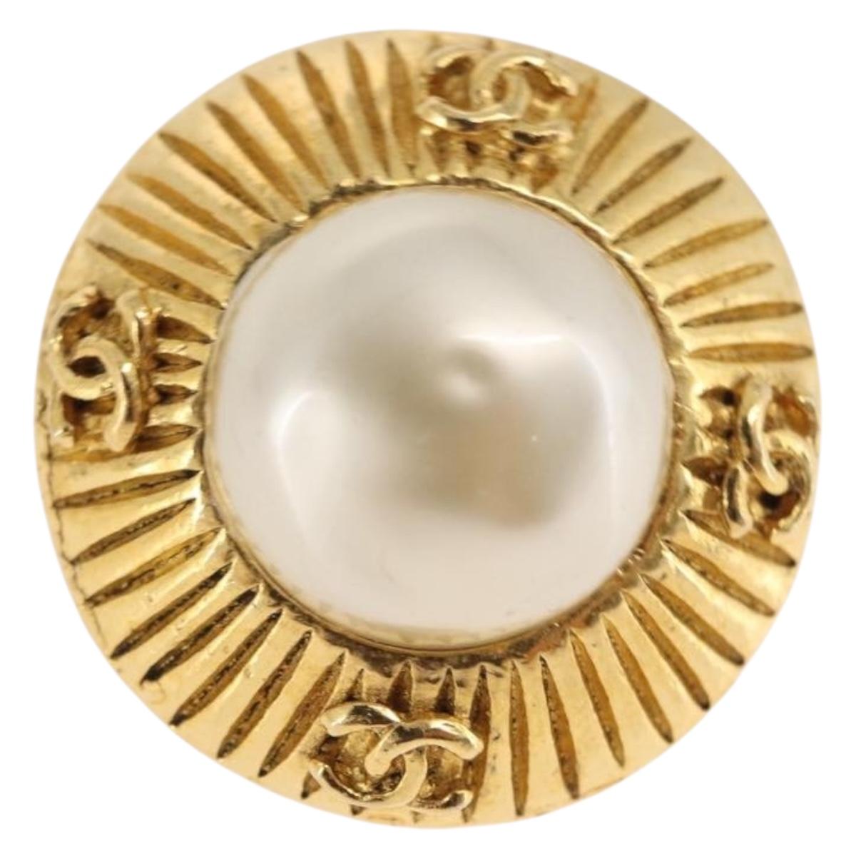 CHANEL Earring Metal Gold Tone White CC Auth bs36536