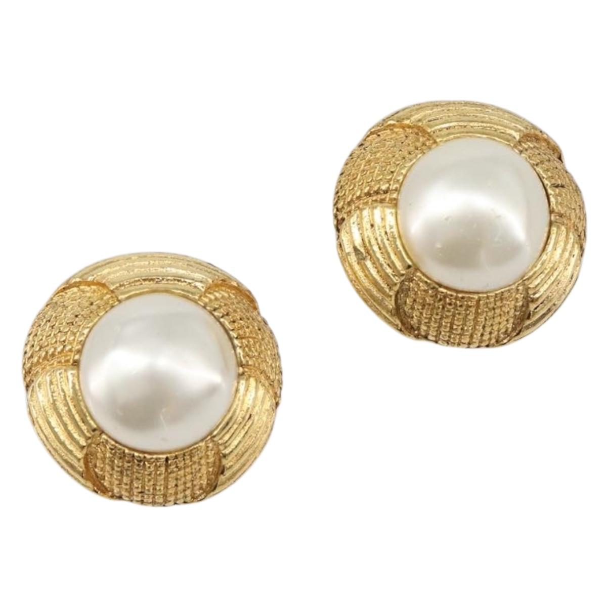 CHANEL Earring Metal Gold Tone White CC Auth bs37083