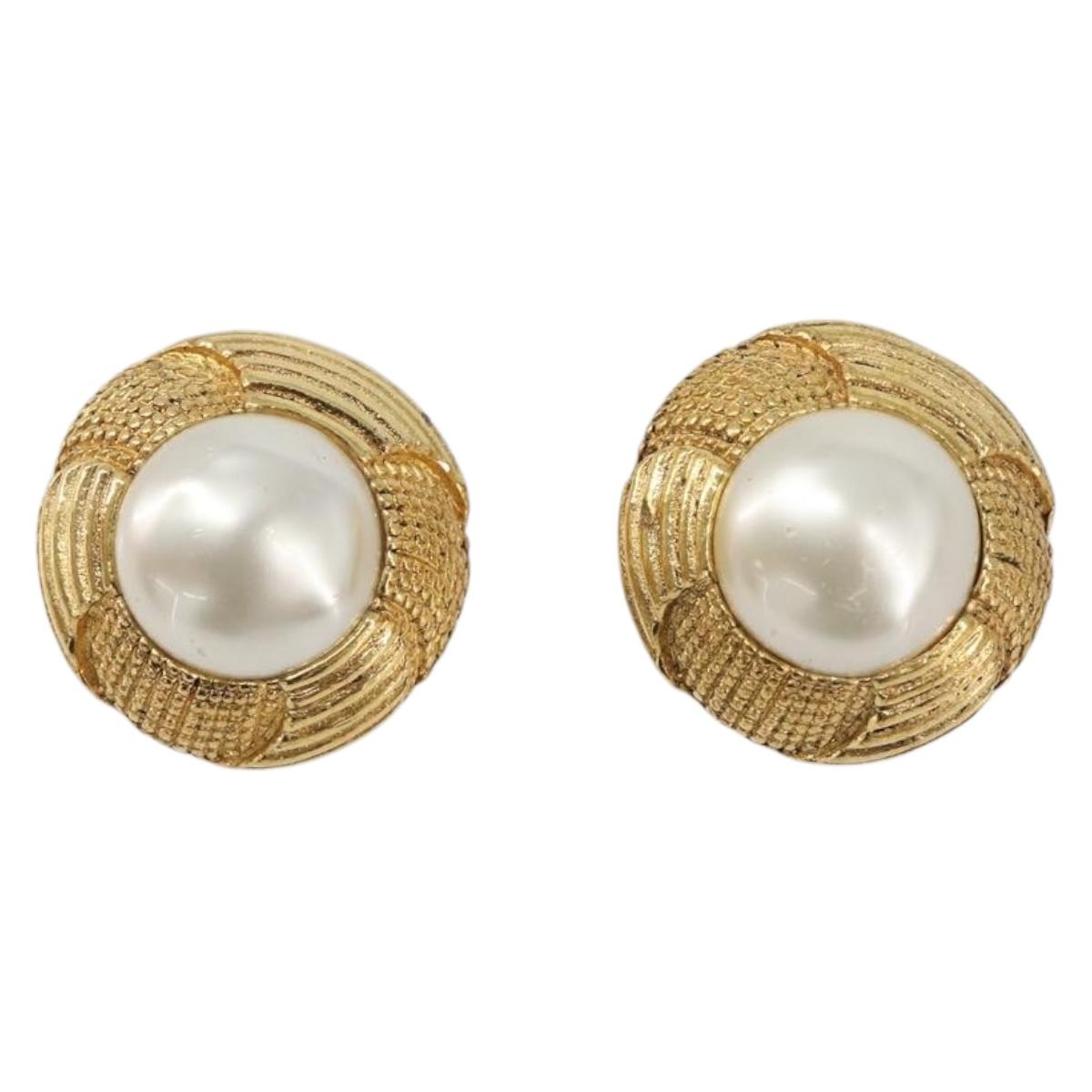 CHANEL Earring Metal Gold Tone White CC Auth bs37083