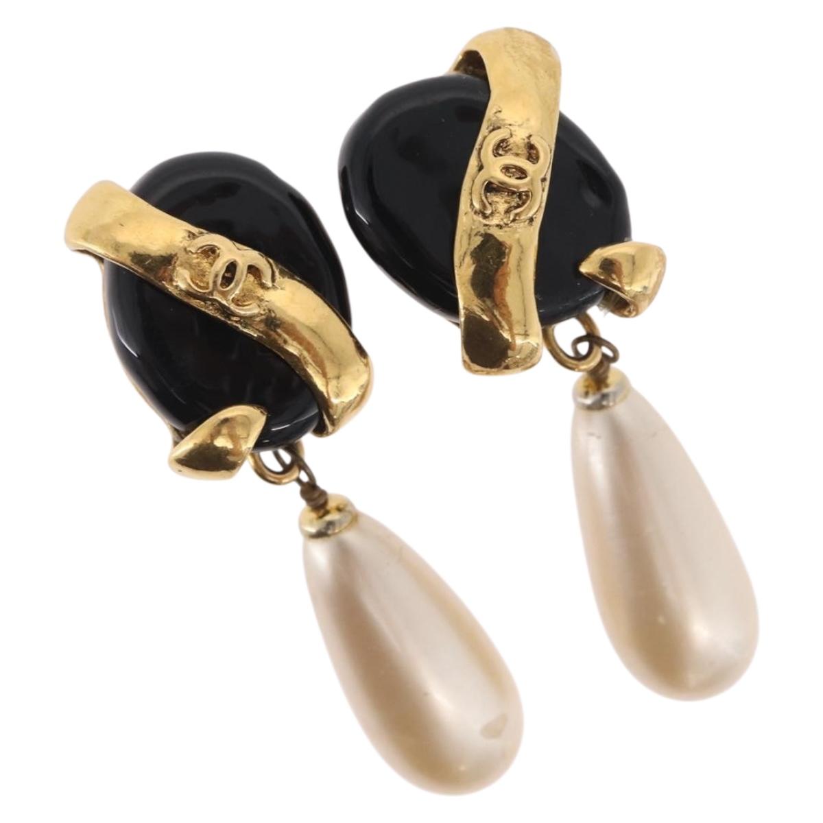 CHANEL Pearl Earring metal Gold CC Auth bs37739V