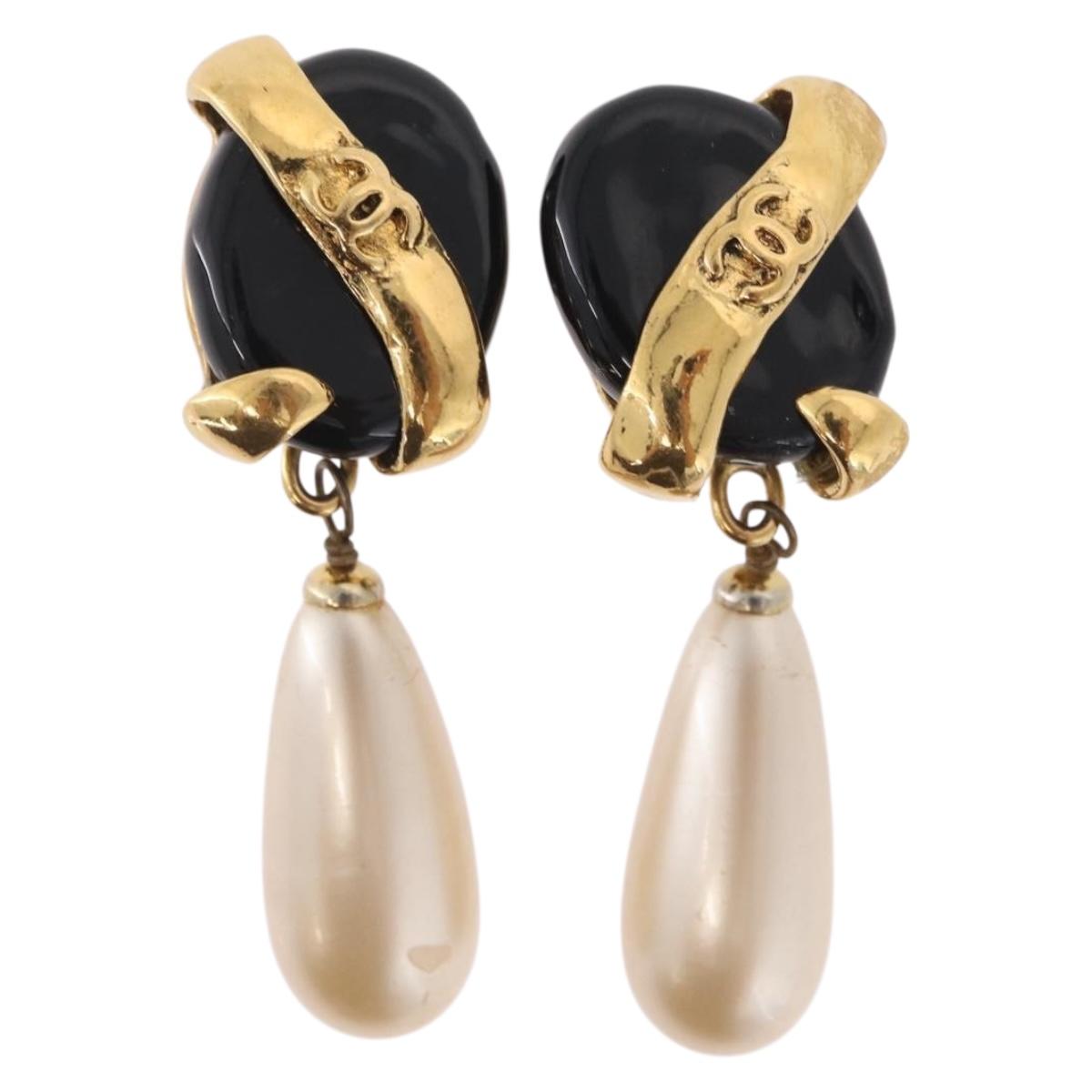 CHANEL Pearl Earring metal Gold CC Auth bs37739V