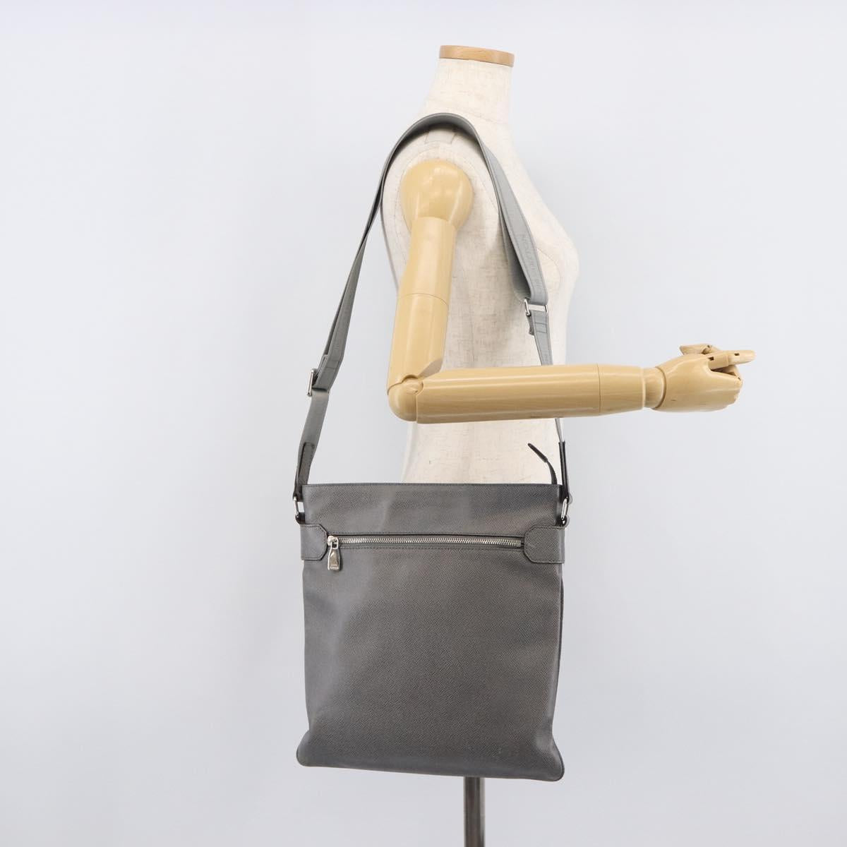 LOUIS VUITTON Taiga Sasha Shoulder Bag Gray M32630 LV Auth bs37771