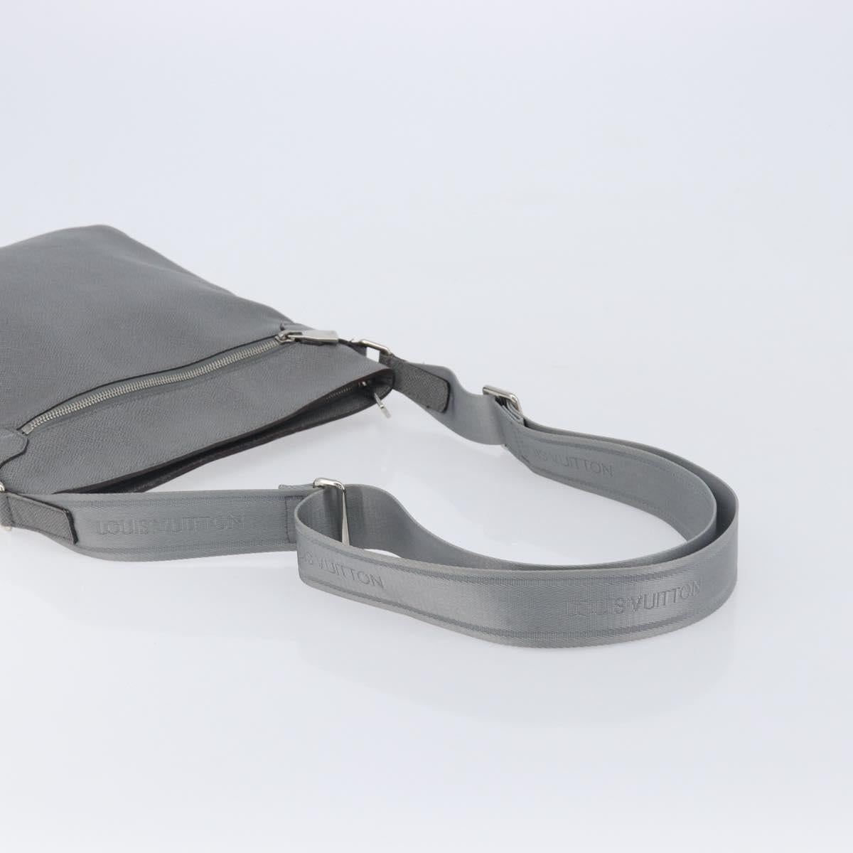 LOUIS VUITTON Taiga Sasha Shoulder Bag Gray M32630 LV Auth bs37771
