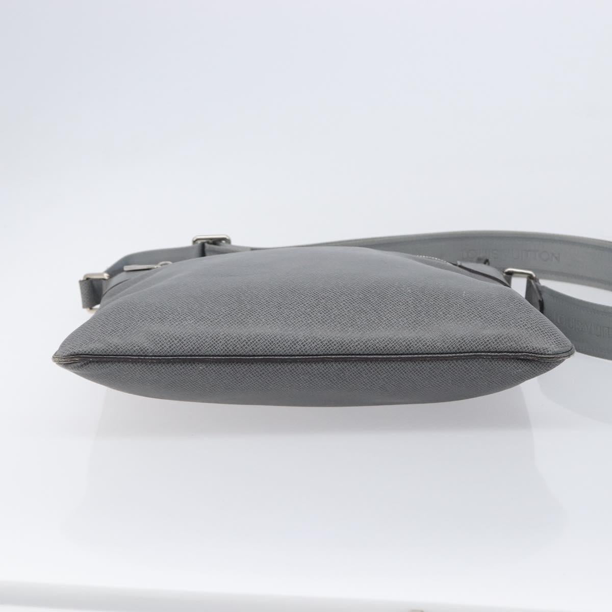 LOUIS VUITTON Taiga Sasha Shoulder Bag Gray M32630 LV Auth bs37771