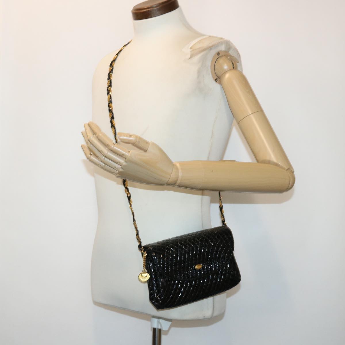 BALLY Chain Shoulder Bag Patent leather Black Auth bs6729