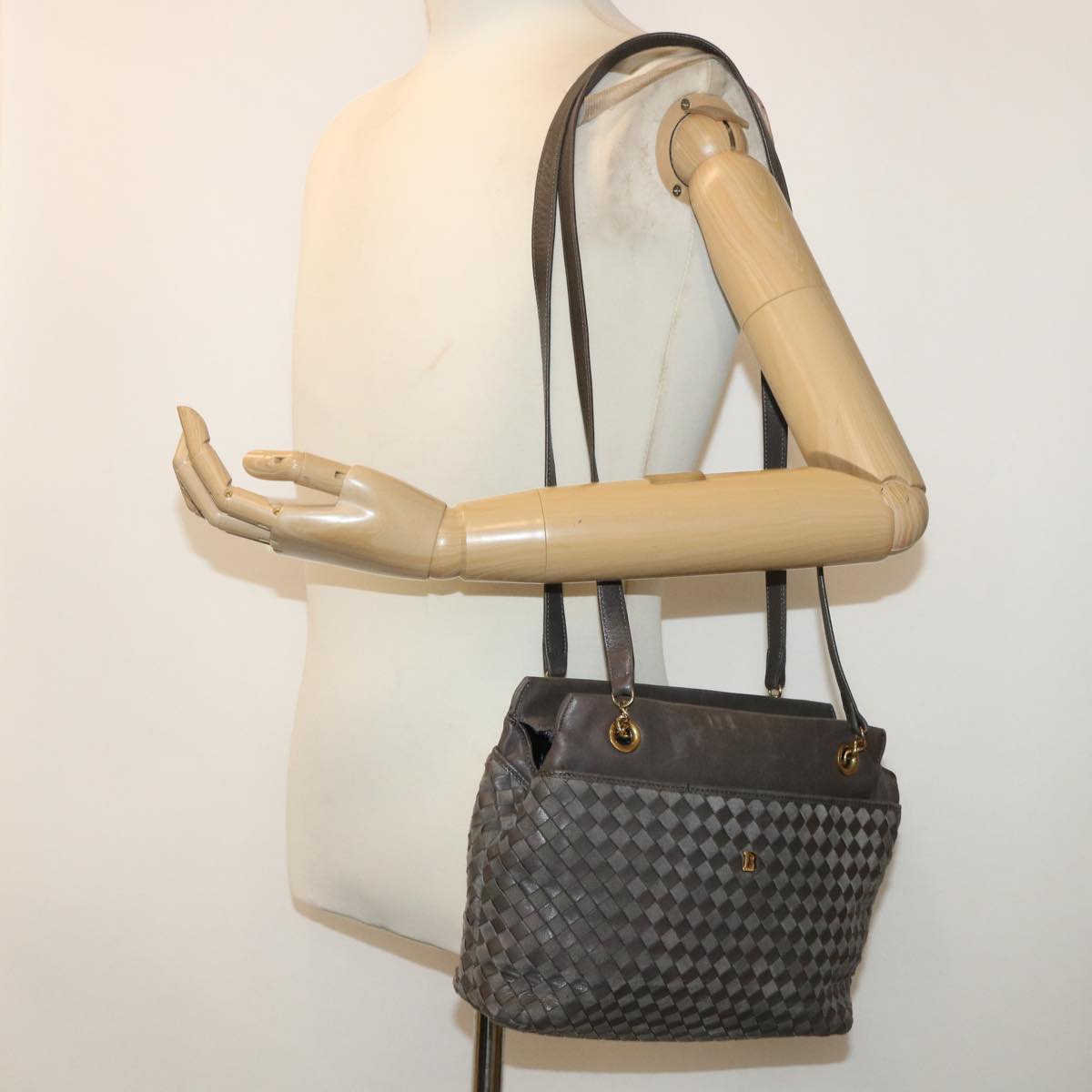 BALLY Quilted Shoulder Bag Leather Gray Auth bs7286