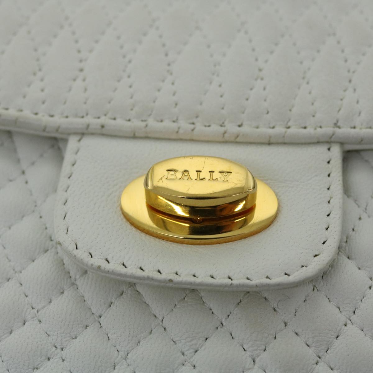 BALLY Quilted Chain Shoulder Bag Leather White Auth bs7943