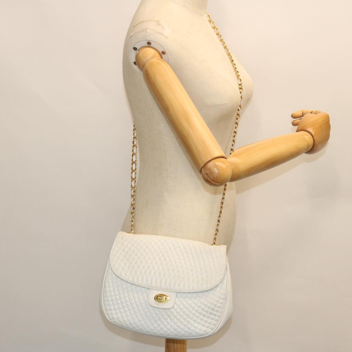 BALLY Quilted Chain Shoulder Bag Leather White Auth bs7943