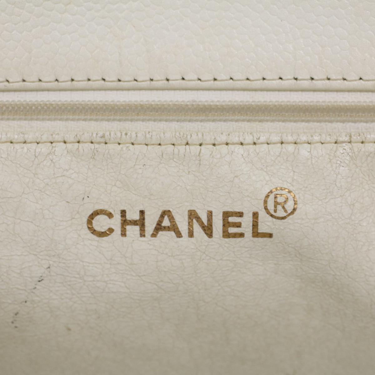 CHANEL Tote Bag Caviar Skin White CC Auth bs8320