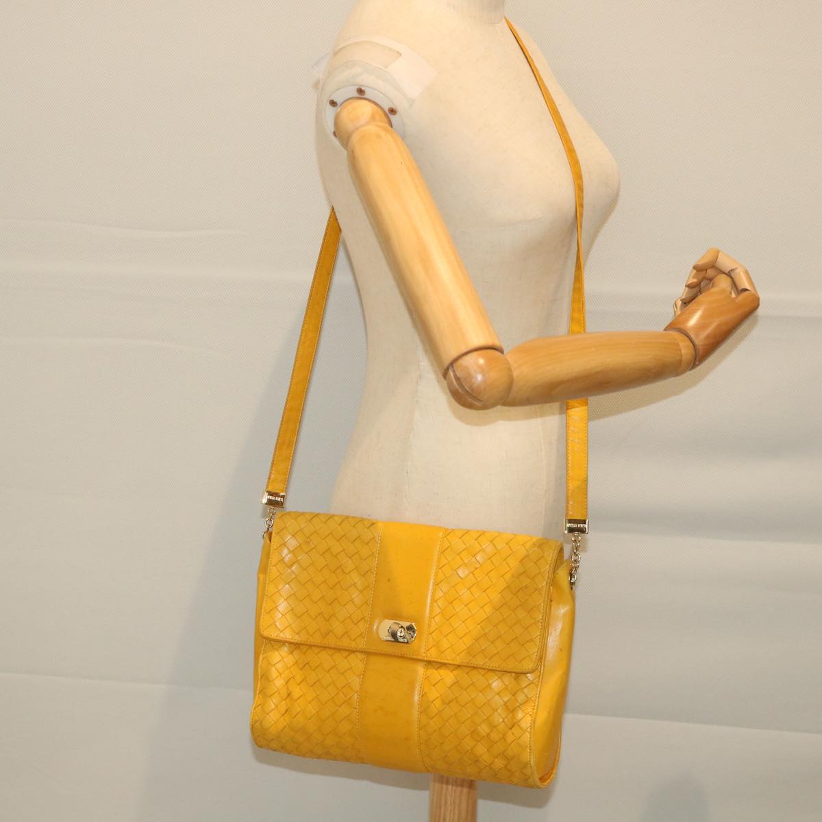 BOTTEGA VENETA INTRECCIATO Shoulder Bag Leather Yellow Auth bs9234